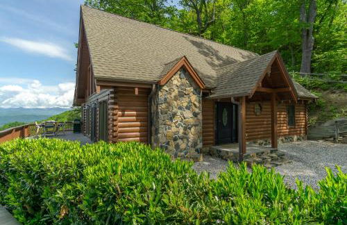 A Celestial Chalet Pets, Hot Tub & Mountain View - Photo 13