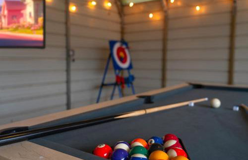 Game Barn, Cowboy Pool, 17ft Movie Screen - sleeps 10 - Foto 7