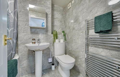 2BR Flat with Free Parking in Central Location - Foto 17