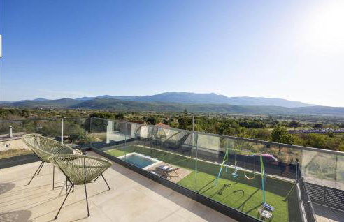 Amazing Home In Dicmo With Kitchen - Photo 2