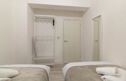 Comfortable 2BR Home 4 Beds Great for Small Groups - Foto 24