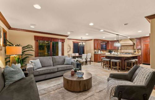 Grand Retreat Rooftop Bliss and Ocean Views - Foto 3