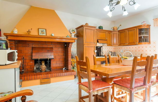 Tuscany Family Country Home - Photo 8