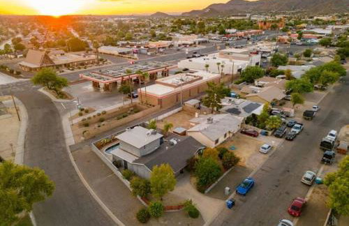 5BR with Pool & Backyard ParadiseSleeps 10 Guests - Foto 48