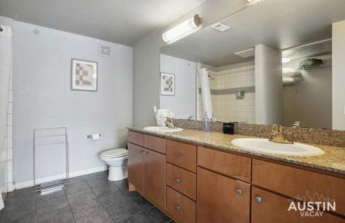 King Beds and Memory Foam Sleeper in Vibrant ATX Apt - Foto 17