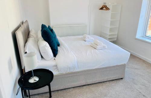 Charming End of Terrace Home with Garden - Foto 20