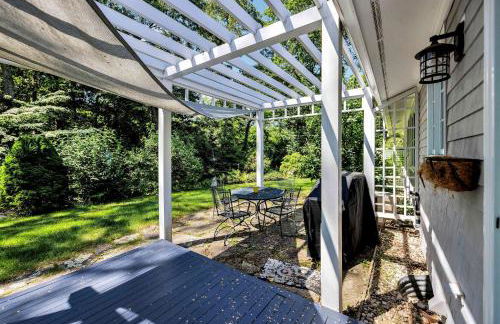 1 Story Family Home Half Mile to Beach with Patio , Grill, Office with Twin Beds, Peaceful Wooded Setting, Spacious Driveway, Garden Views, Walk to Shore, Perfect Cape Cod Getaway for Families - Foto 21