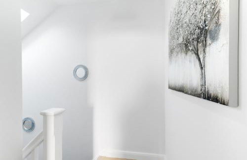 Modern 4 Bedroom House With Parking in Farnham Royal, Slough By 360stays - Foto 41