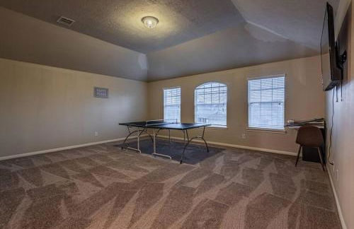 New Beautiful 4/BR Vacation Home - Photo 15