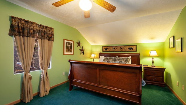 Bearfootin' 3 Bedroom Cabin by RedAwning - Foto 4, Habitación