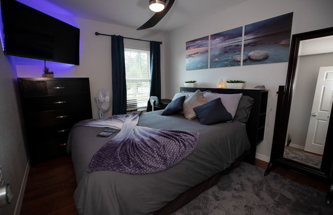 Gorgeous Urban Oasis W/hot Tub, Heated Pool And Private Movie Theater 3 Bedroom Home by RedAwning - Foto 7