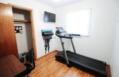 Fenced Lot W Home Gym plus Washer and Dryer - Foto 2