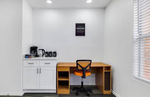 Frisco Resort Style Home w/Spa - Foto 17