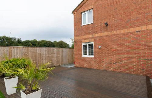 Pass the Keys 4-Bed Home with Garden Parking Near Durham - Foto 42