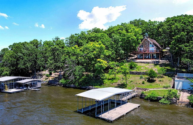 Boondock Bliss - Lakefront, Private Dock Sleeps 15! - Photo 29