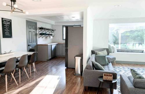 Riverwalk Retreat: Spacious, Hot tub, near Autzen - Foto 24