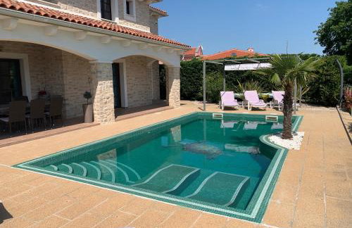 Villa Cecilia - 4 bedrooms, 4 bathrooms, heated inside pool, gym - Photo 2