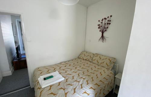 The Walnut Suite lovely one bedroom flat in Stoke. - Foto 6