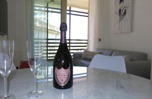 Sea View Embassy Apartment - Foto 14