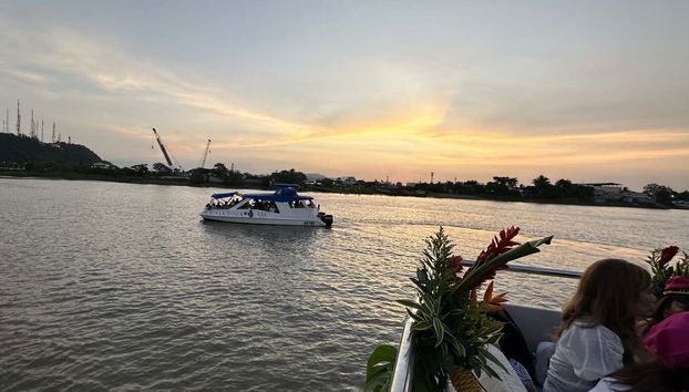 Guayas River Catamaran Ride - Foto 4