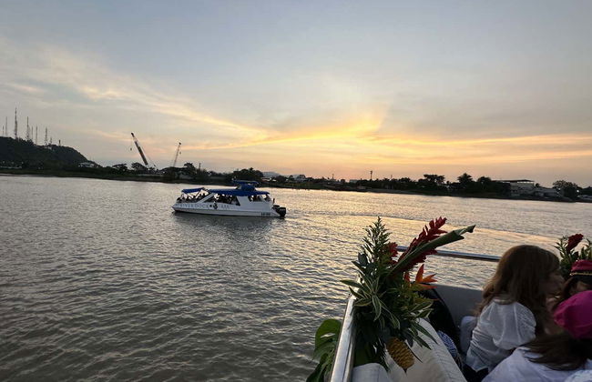 Guayas River Catamaran Ride - Foto 4