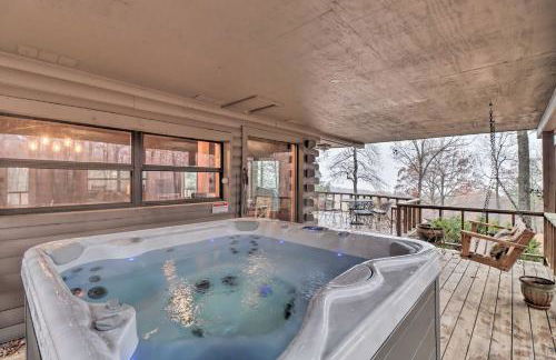 Charming Cabin with Hot Tub, Fire Pit and Views! - Foto 31