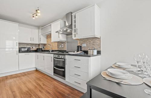 Stylish 4 Bedroom House in St Neots w Free Parking - Foto 6