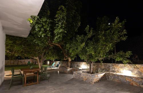 Chrisi Holiday Home - 500 sqm Private Gardens & Nature View - 300m by the sea - Photo 4