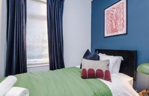 BIG House for Business Stays in Barnsley with 6-bedrooms & 8 Beds by PureStay - Foto 20