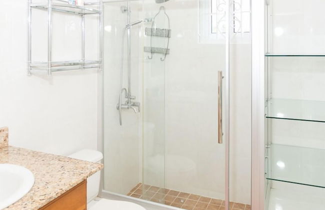 New Kingston Guest Apt at Fairway - Foto 15