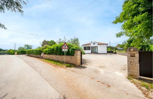Cozy House with Pool near Rovinj - Photo 35