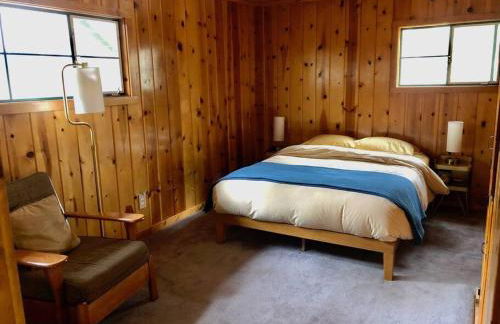 Serene and Magical Cabin w/Barrel Sauna and Fireplace - Foto 30