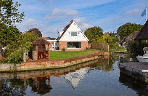 Coots - beautiful property in the heart of Wroxham sits on the waterside - Photo 1