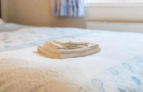 #99 Quirky and Stylish 3-Bedroom - Close to Drayton Manor Theme Park - Sleeps 6 - "Perfect for contractors and Families - Free parking" - Photo 12