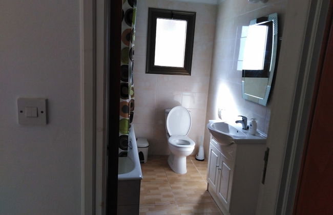 Lovely six Bedroom Villa in Coral Bay - Photo 18