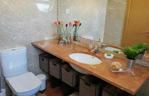 Lisbon Oriente River View w/ Balcony&Garage - Photo 17