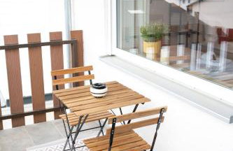 Platz für 8 Pers - C4S Come4Stay Monteure "InnArt" Boxspringbett Einzelbett Töging am Inn, Parkplatz, WLAN, Balkon, Smart TV, voll ausgestatteter Küche, Waschmaschine - Foto 4