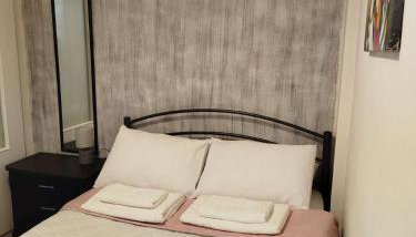 Next to the school - Photo 2