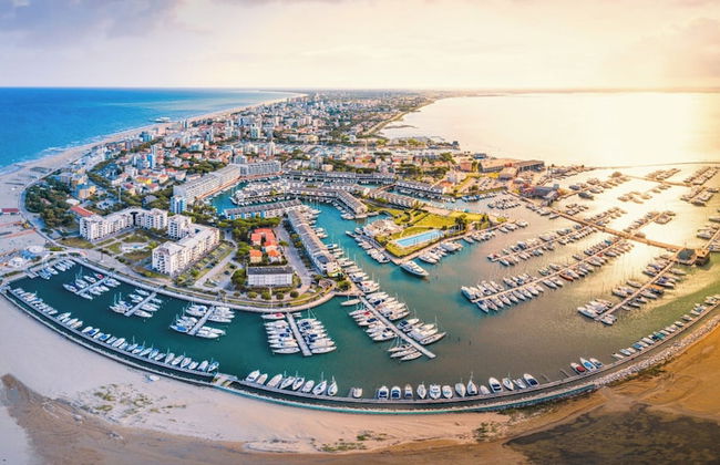 Elegant Retreat With Pool View - Photo 19