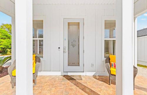 Lion of the Beach - Photo 17