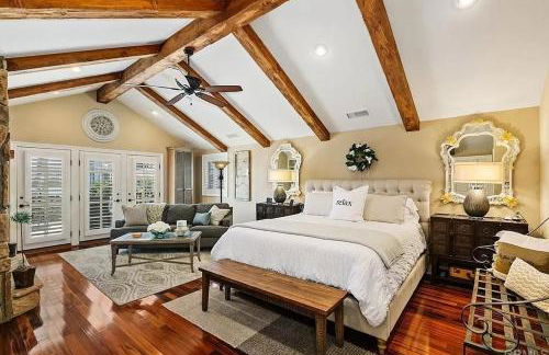 Enchanting French Inspired Chateau with Beach Club! - Foto 7