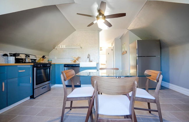 The Modern Couple's Getaway Loft With Private Balcony - Foto 10