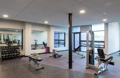 Modern Studio Apt with Rooftop, Gym, and Parking - Foto 15