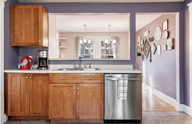 Ogunquit Village 4BR Walk to Beach, Dining & Town Center - Photo 40