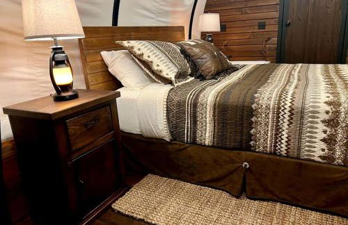 Elegant, Vintage Conestoga Covered Wagon Getaway in Denver, Pennsylvania - Foto 13