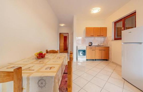 1 Bedroom Gorgeous Apartment In Kustici - Foto 6