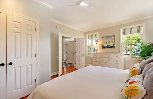 Backyard Oasis- Steps 2 Beach, Private Pool & Bar, Sleeps 16, 7 Bedrooms 5 and a half bathrooms "The Lucky Penny" - Foto 24