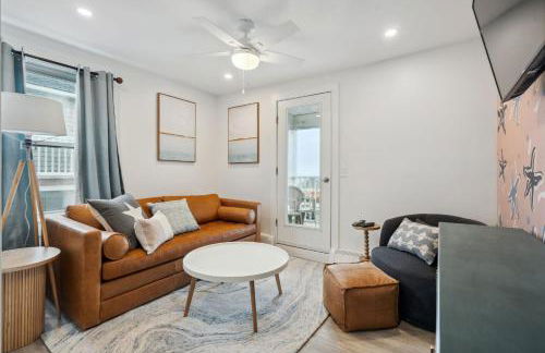 Newly Renovated Private Balcony Steps to Beach - Foto 6