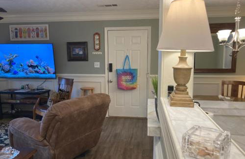 Classic City 3 bedroom 2 bath condo with deck close to UGA, Five Points, and Memorial Park in Athens - Photo 28