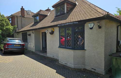 Stunning 4 bed house with huge garden and parking - Foto 41